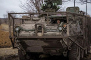 北朝鮮部隊を迎え撃つウクライナ軍旅団に助力、米国がストライカー装甲車200両超を追加供与！