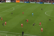 ◆Gif小ネタ◆リバポ4点目起点、遠藤航のサラーの足元でなく敢えてスペースに走らせるパスセンスよ