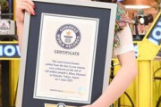 橋本環奈ちゃんがギネス世界記録保持者に　“1分間高速ティッシュ抜き”