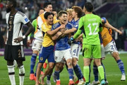 サウジアラビア「アルゼンチンに勝ったの嬉しいから明日は休日にします！」何で日本は今日休みじゃないの？
