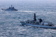 イギリス海軍艦艇と航空機部隊、英仏海峡でロシア海軍艦艇の行動を一挙手一投足で監視！