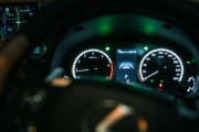 【驚愕】ヘアピンカーブで乗用車とワゴン車が正面衝突した結果 → こうなる・・・・・