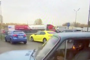 【動画】ガスが充満した車内でタバコに火を付けた男が炎に包まれてしまう(@_@;)