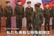 幼い子どもが軍服姿で「奉仕できます」…ロシアで加速する軍国教育！