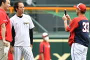 カープ菊池涼介、阪神青柳×河内広報を記念撮影するｗｗｗｗ