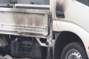 【悲報】ガソリンスタンドでトラックが炎上　給油機も燃える　運転手がやけど　静電気が原因か