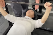 【悲報】加藤純一さん、ベンチプレス60kgが上がらない