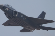【画像】韓国｢日本よ、わが国は自分で戦闘機を作った。凄くね？｣ 悲願の国産戦闘機KF-21を初披露