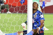 【日本代表】ツイてなかった？オナイウ阿道、幻ゴールに加え股間直撃の悲劇…