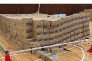 【悲報】被災地、物資が届きすぎて体育館の床が抜けてしまうｗｗｗｗｗ