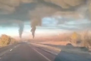 【動画】ロシアの国営製油所、ウクライナ軍による夜間ドローン攻撃で焼けてしまう。