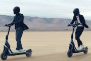 【動画】セグウェイが最高速度７０キロの電動キックボードを発売。