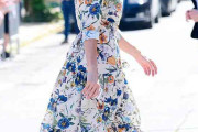 スペインの美人王妃（52）、「花柄ワンピ」の着こなし方が素敵すぎる！"イタくならない"大人のワンピースコーデに注目