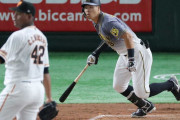 「古巣」の三塁で阪神・佐藤輝が躍動！2回に9打席ぶりの右前打　先制点へ導く！！