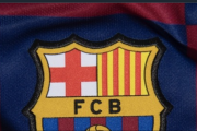 グラデーションの独特デザイン! バルセロナが「伝統と革新」の新1stユニフォーム発表