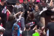 【えぇ…】台湾議会、野党が抗議のためとんでもないものを投げつけてしまう・・・