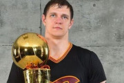 【NBA】ティモフェイ・モズゴフがCLEの2016年優勝メンバー同窓会に呼ばれず嘆く