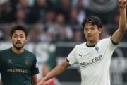 ドイツ人「心を奪われた」日本代表DF菅原由勢、移籍後初アシスト！存在感抜群のプレーで圧勝に貢献！現地サポが絶賛！【海外の反応】