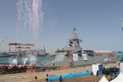 韓国海軍初の3600トン級護衛艦「忠南艦」が進水…4面固定型多機能位相配列レーダーを搭載！