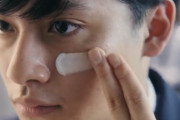 【悲報】男性用化粧品のCM「面接はメイクで印象アップ」、メイク必須の時代に・・・