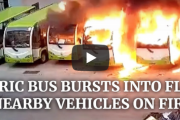 中国で電気バスが“大爆発”　周囲のバスが次々に炎上していく動画が恐ろしい