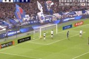 ◆Gif小ネタ◆中国戦6点目決めた前田大然がゴール裏の槙野智章とハイタッチしてて🌿
