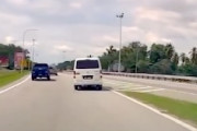 【動画】なんだその動き。高速道路の合流失敗で3台が絡む事故のドラレコ。