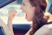車の運転中に熱唱してる奴www！！！実は意外と…