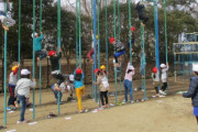 小学校にあった「登り棒」とかいう、普通に死ねる遊具