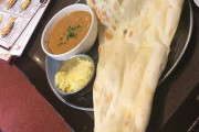 インドカレー店員「ナン、ビッグさいずﾃﾞｷﾏｽ」彡(^)(^)「ええな、腹減ってるし」店員「ｵﾏﾀｼﾏｼﾀ…」ｺﾄｯ