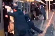 ひたすら満員電車に人が詰められる動画を見ていくスレ