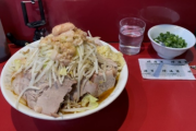 男さん、ラーメン二郎で食べるのに17分強かかっただけで店主に叱られてしまう…