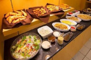 【画像】彡(^)(^)「ビジネスホテルで朝食無料ｗどうせ大したことないんやろなw」