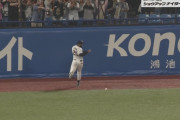ヤクルト・サンタナがまさかのポロリで逆転許す　リクエストも完全捕球は認められず