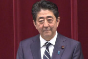【悲報】安倍総理、カメラが回ってるとは知らずに素の顔を見せてしまう