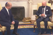 【動画】米国、バイデン大統領、イスラエル首相と会談中に寝てしまう zzz～！
