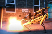 ロボット犬vs爆弾、人間の代わりに爆発物を処理…英国国防省が開発！