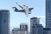 【大迫力】オーストラリア空軍の大型輸送機C-17がブリスベン上空を超低空飛行。