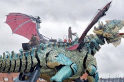 【画像】フランスの港町を守るドラゴン、めちゃくちゃカッコいいと話題に！