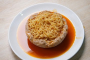 カップ麺だけ食って生活してる人って