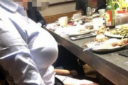 【悲報】女上司さん、乳が生意気すぎる