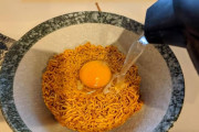 【うわあぁぁぁ】チキンラーメンに生卵っているか？？