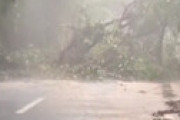 【動画】 千葉県茂原市の大雨で山崩れ　あちこちで土砂崩れで道路封鎖、車を捨てて逃げた人も