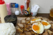 【画像】チャーシューエッグ定食(1200円)ご飯・味噌汁おかわり自由