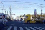 【埼玉】どっちが悪い？大型積載車が軽自動車を巻き込んでしまう事故のドラレコ。