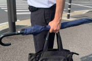 告訴もあり得る「傘」の危険な持ち方がヤバい・・・