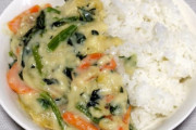 農林水産省「シチューをカレーライスのようにご飯にかけて食べるシチューライス。広報室内ではあり派・なし派が半々でした」