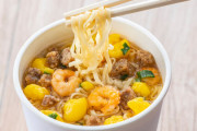 彼のカップラーメンの食べ方がありえない！彼「こうやって食べるのが愛だ」