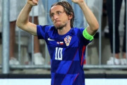 クロアチア主将モドリッチ、絶妙FK弾でポーランド戦勝利に導く！2006年の代表初出場から18年「情熱がなくなったら…」
