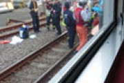 【画像】 相鉄本線・西横浜駅で人身事故 「目の前で」「うずくまってる奴」「現場検証」 緊急車両集結で騒然